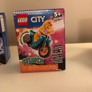 LEGO CITY CHICKEN STUNT BIKE 60310